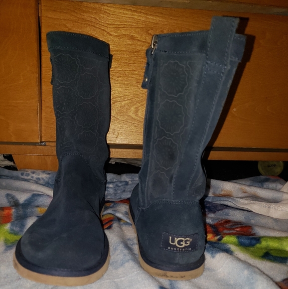 Cute navy uggs - Picture 1 of 4